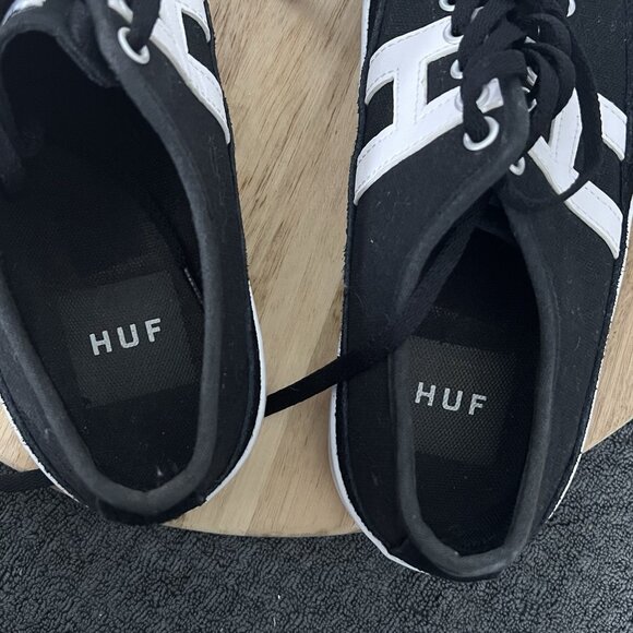 CLASSIC-LO_BLACK-  HUF  Black Suede Trim Skateboarding Skate Shoes Sneakers  Mens 6